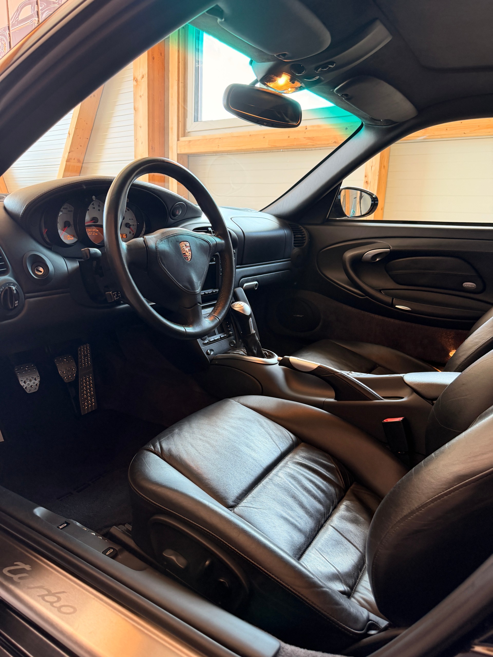 PORSCHE 911 Turbo-image-9