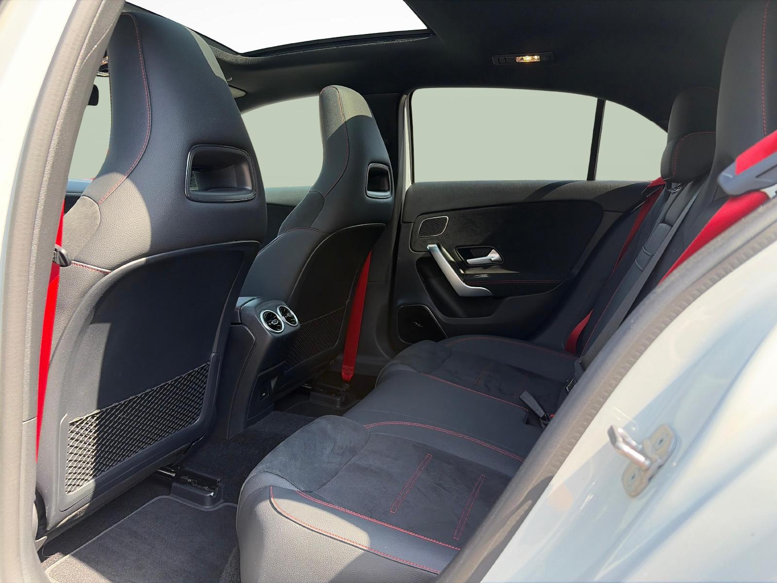MERCEDES-BENZ A 45 S AMG 4matic+-image-15