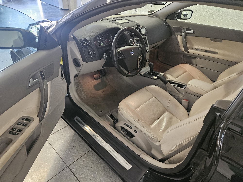 VOLVO C70 T5 Momentum-image-8