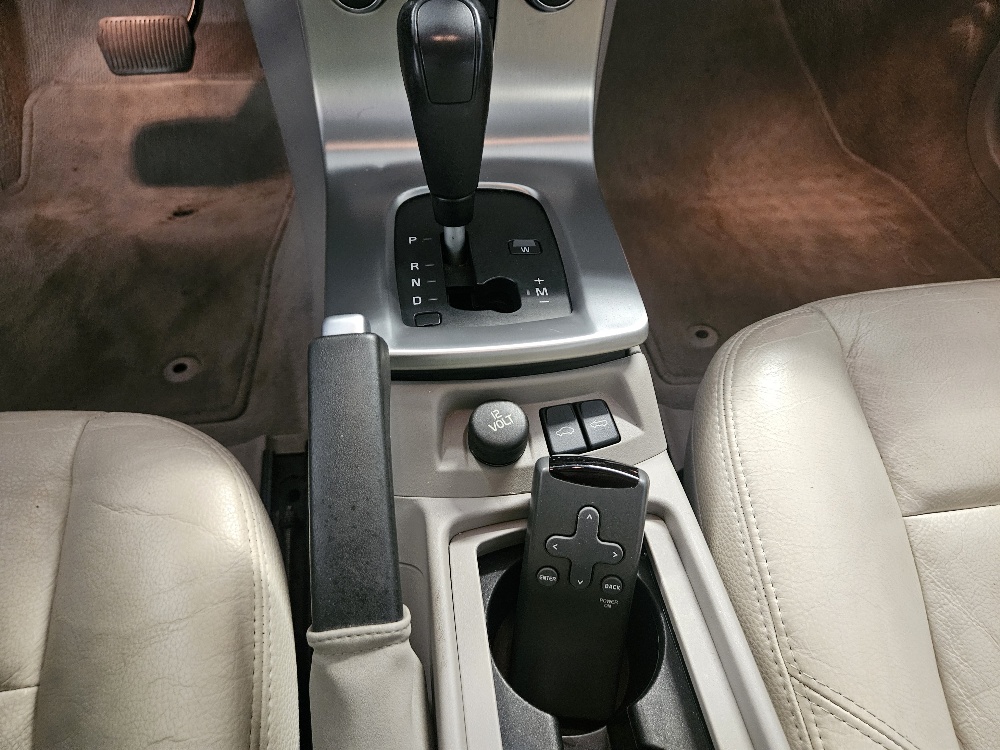 VOLVO C70 T5 Momentum-image-13