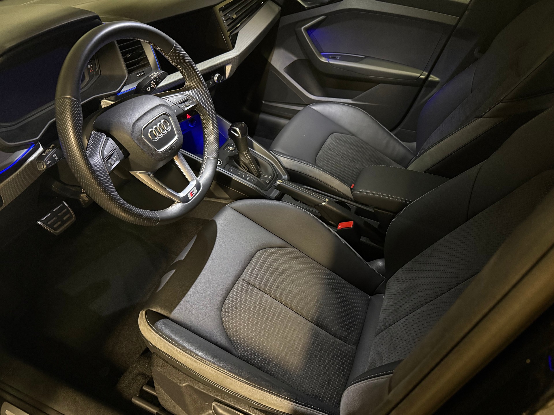 AUDI 2.0 40 TFSI S Line S-Tronic-image-3