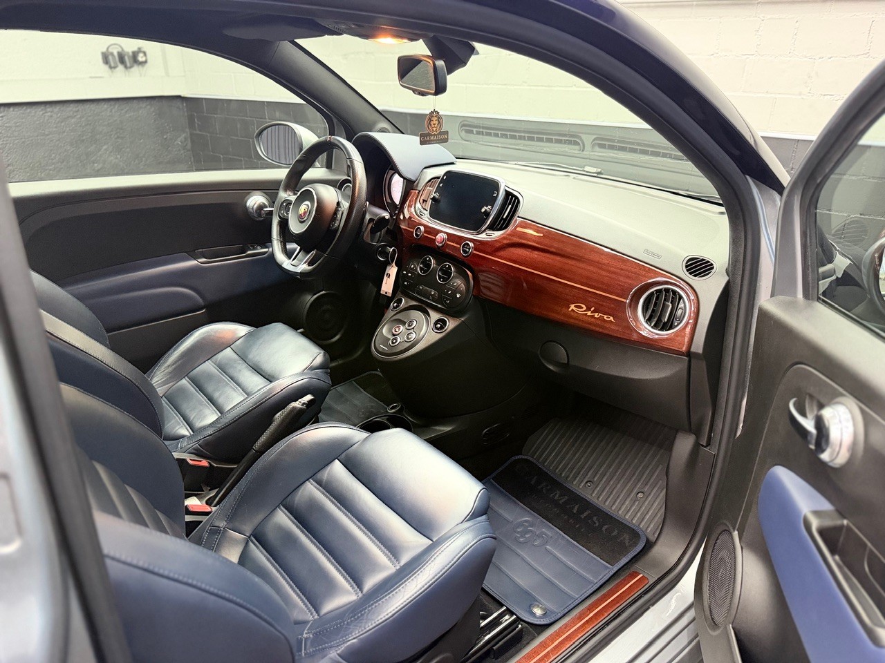 FIAT 695C 1.4 16V Turbo Abarth Rivale Dualogic | Akrapovic Auspuff | Cabrio | CH-Auto | Beats Soundsystem | Special Edition Nr. 2569-image-31