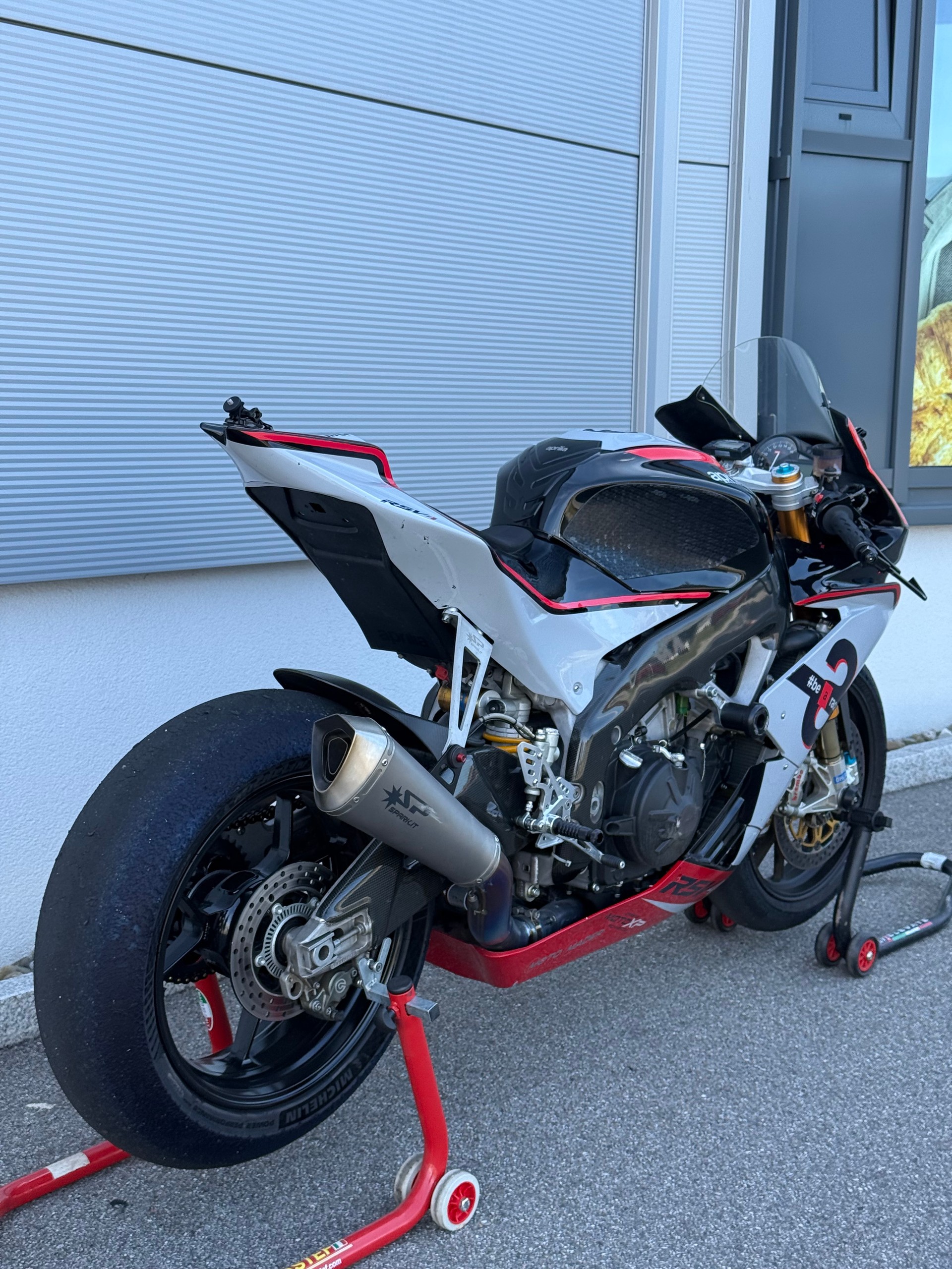 APRILIA RSV4 RR APX-showroom-element-2