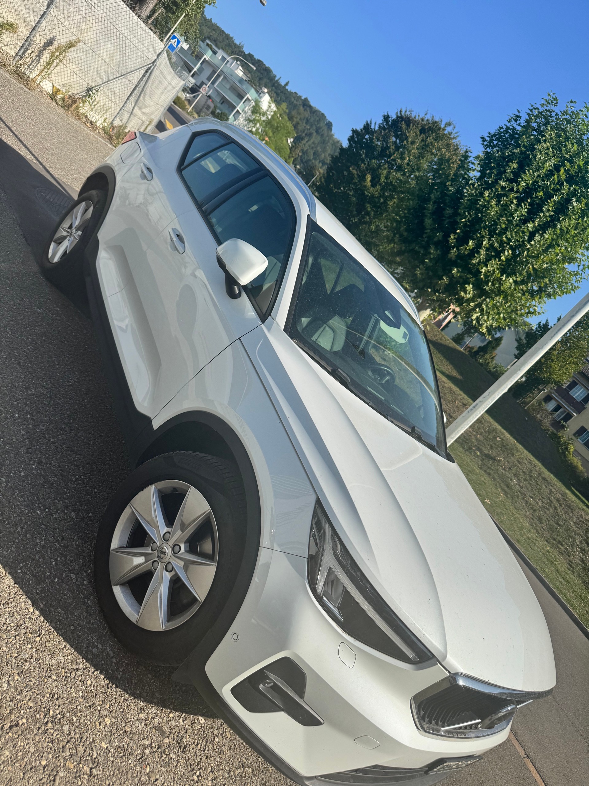 VOLVO 2.0 B3 MH Essential-image-0