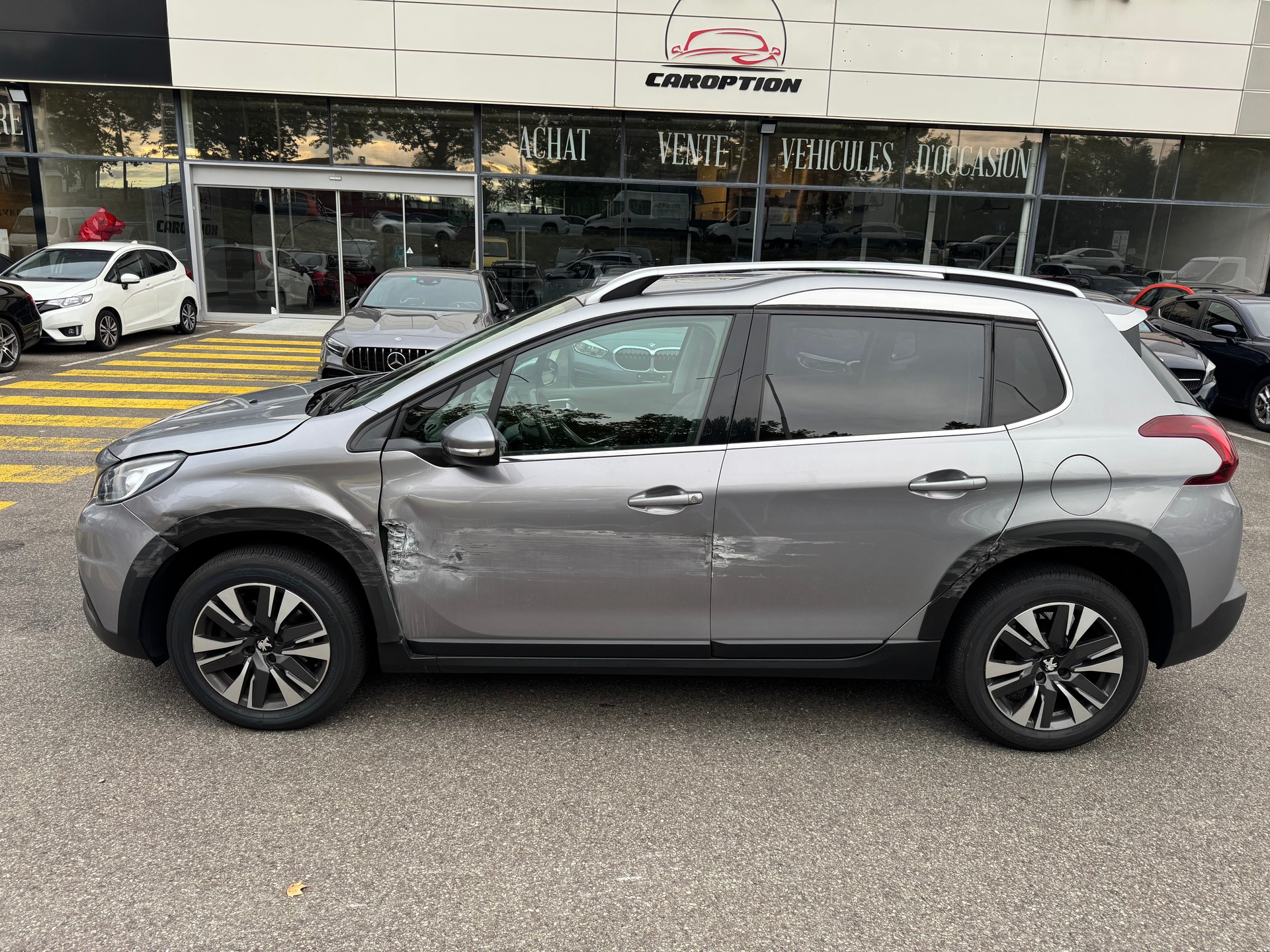 PEUGEOT 2008 1.2 PureTech Active EAT6-image-5