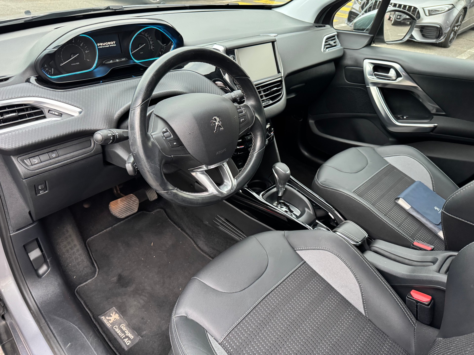 PEUGEOT 2008 1.2 PureTech Active EAT6-image-14