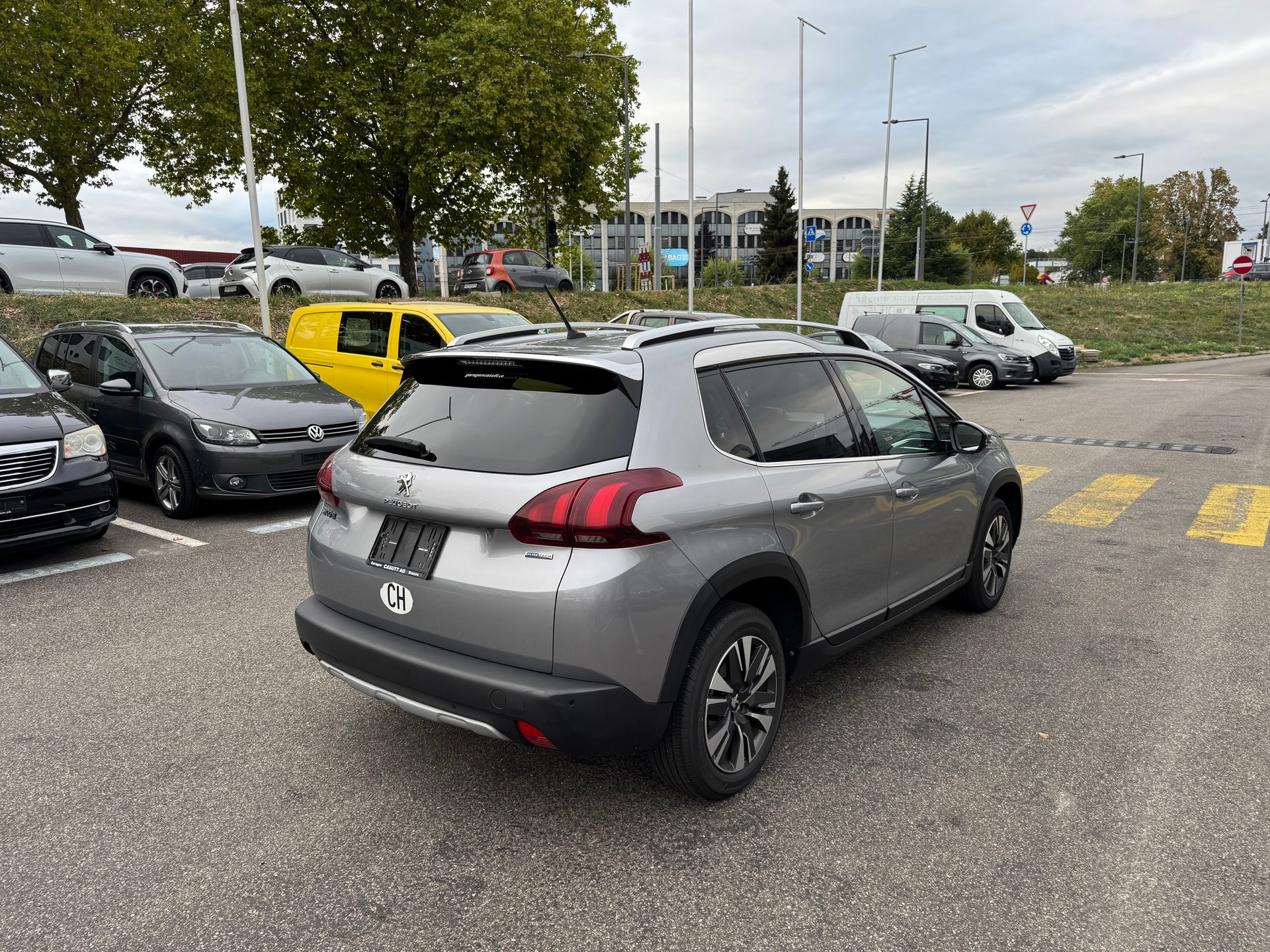 PEUGEOT 2008 1.2 PureTech Active EAT6-image-9
