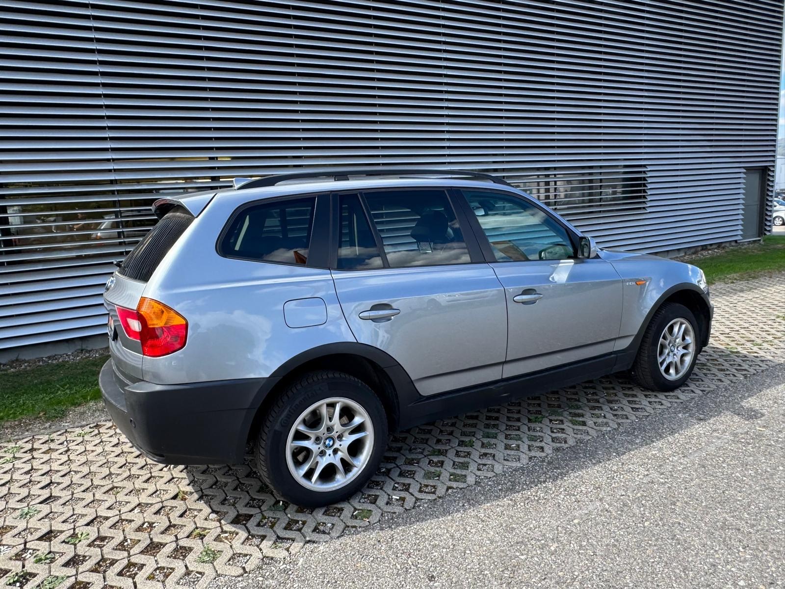 BMW X3 2.0i-image-12