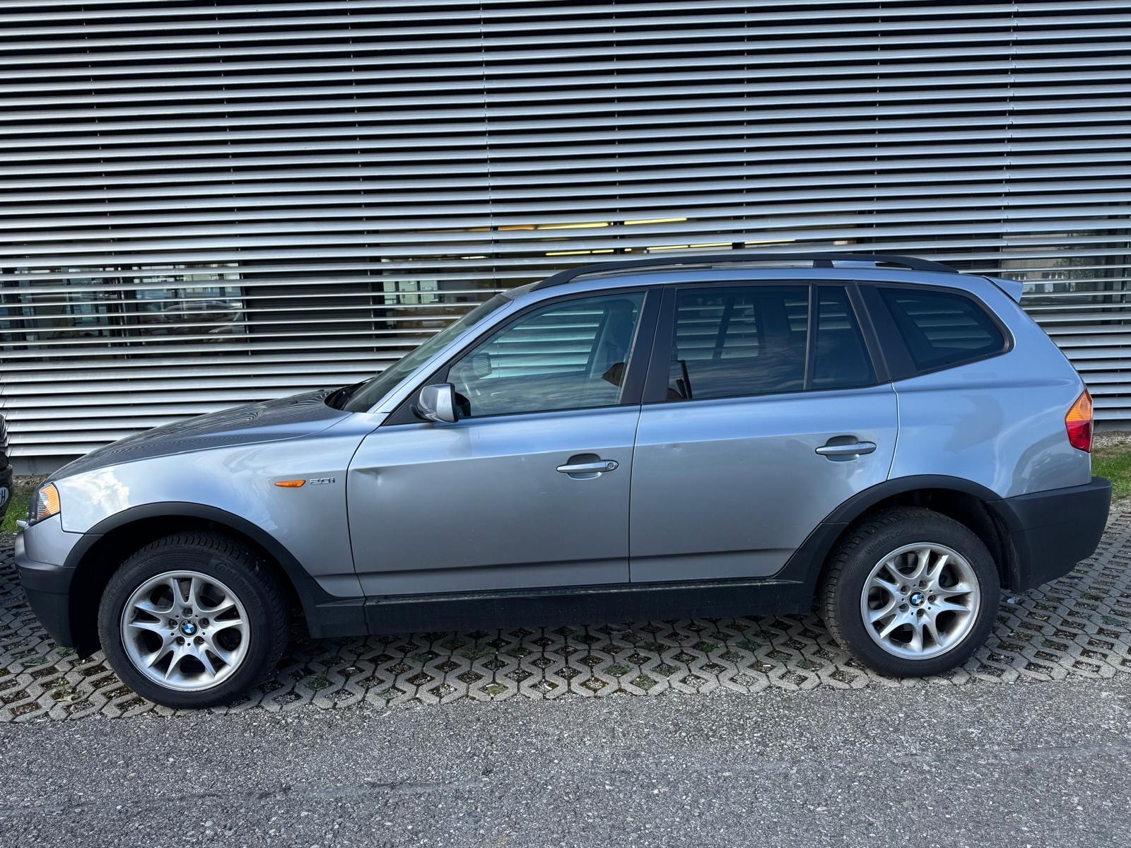 BMW X3 2.0i-image-1