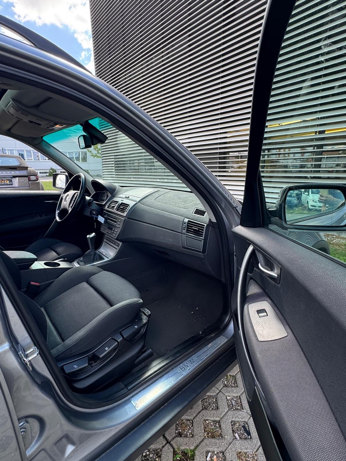 BMW X3 2.0i-image-9