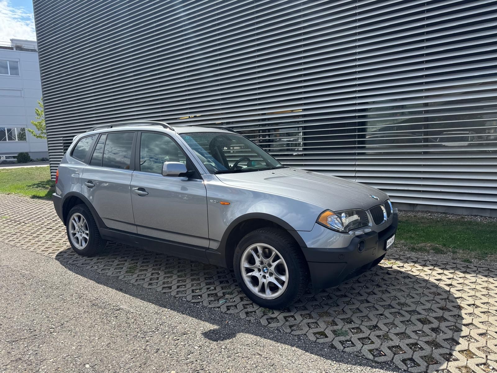 BMW X3 2.0i-image-4