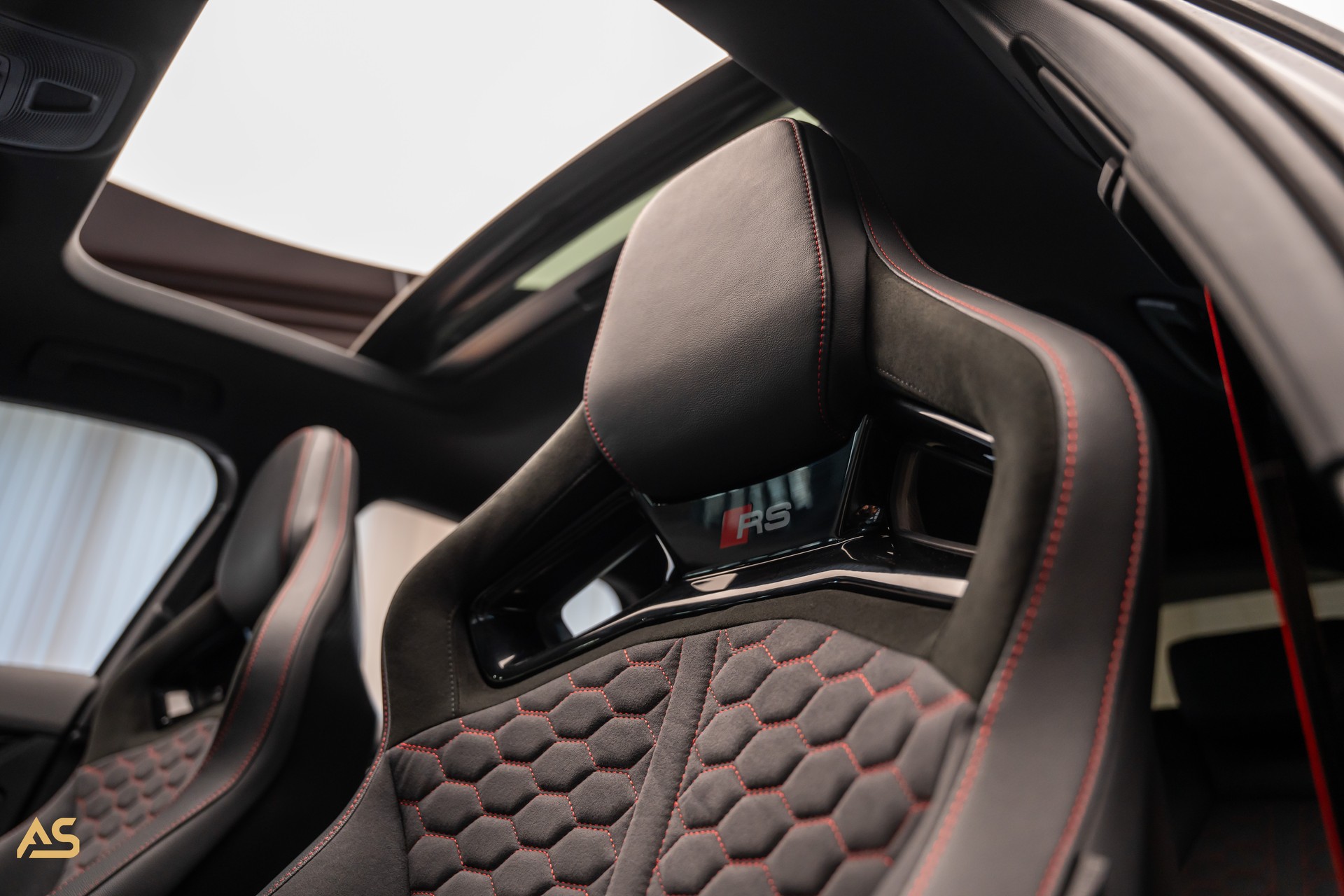 AUDI RS3 Sportback 2.5 TSI Facelift Carbon *BLACK* R8-SCHALENSITZE | PANORAMA | 280 KMH-showroom-element-2