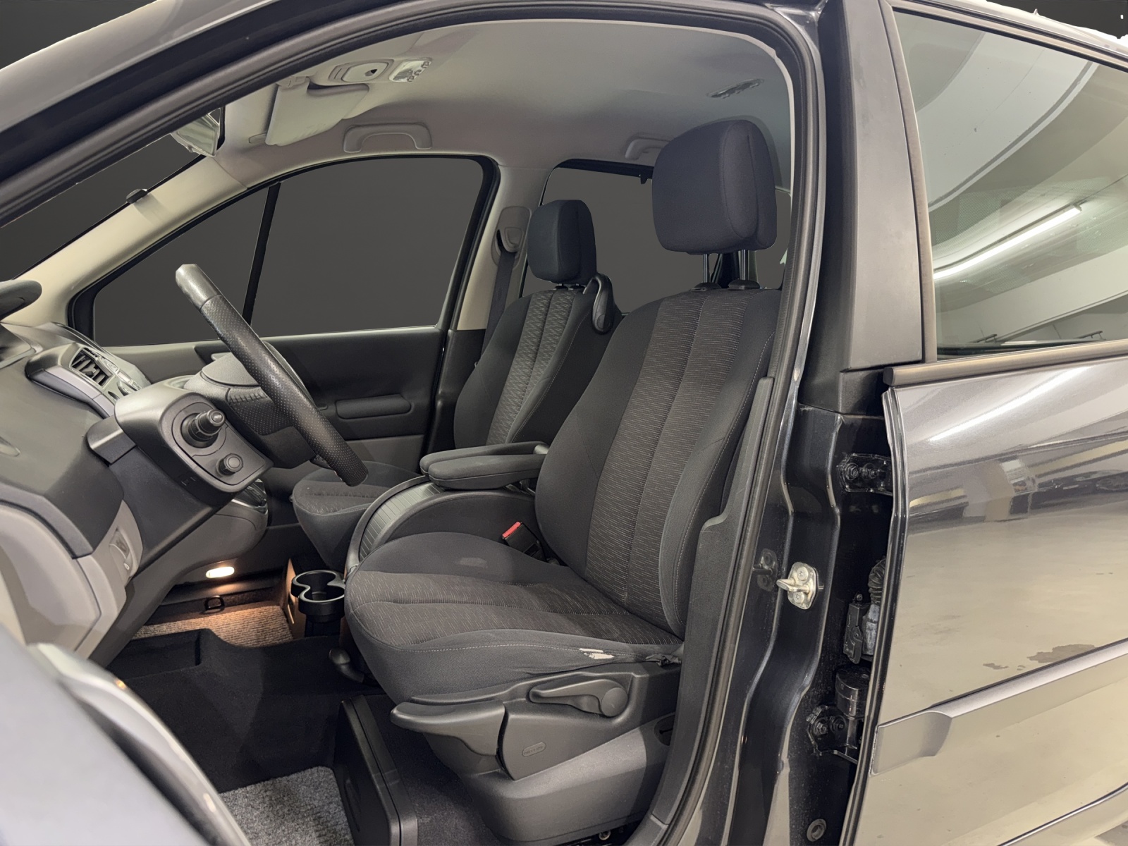 RENAULT Scénic 1.9 dCi Fairway Automatic-image-6