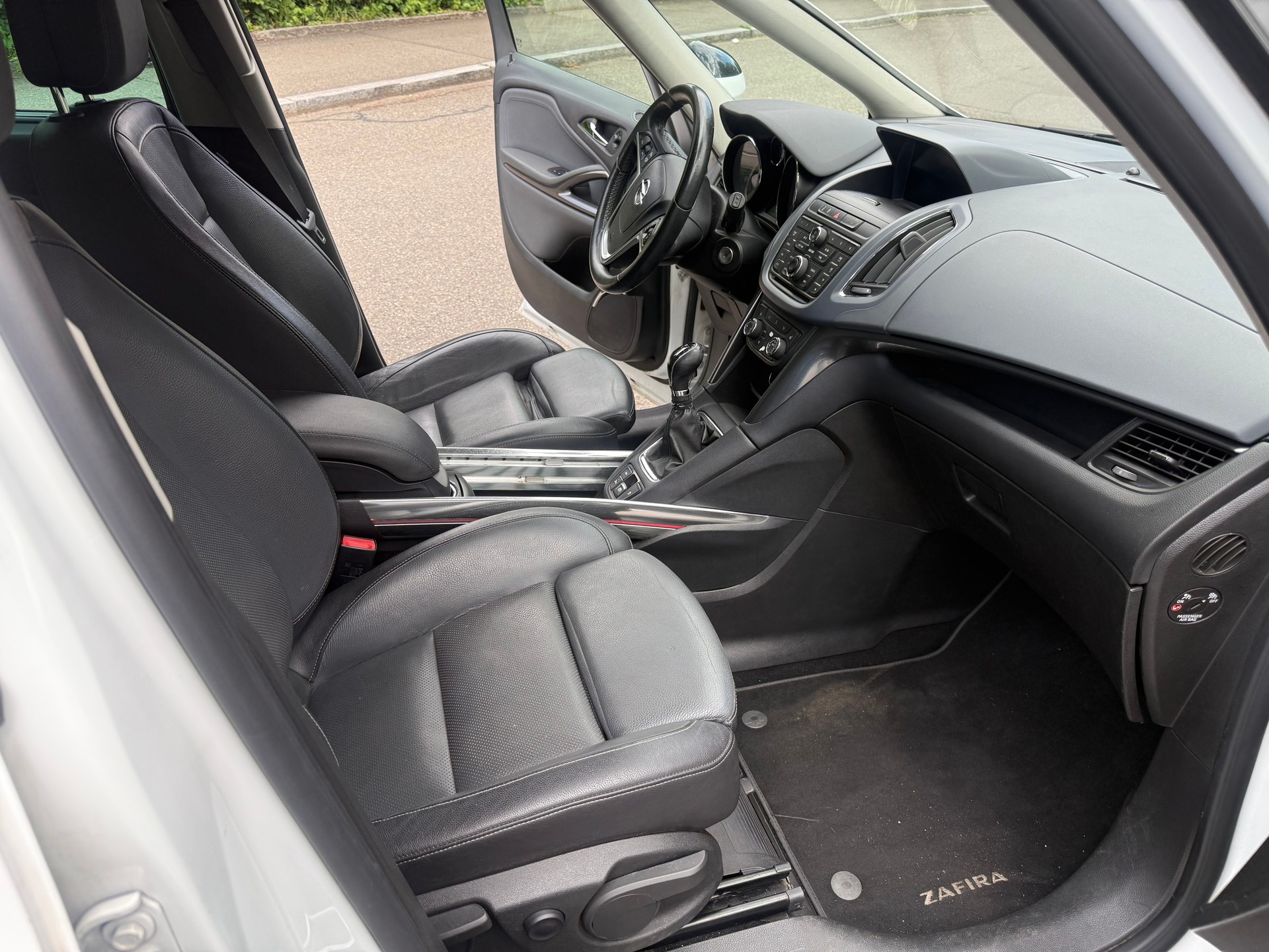 OPEL Zafira Tourer 1.4i 16V Cosmo-image-5