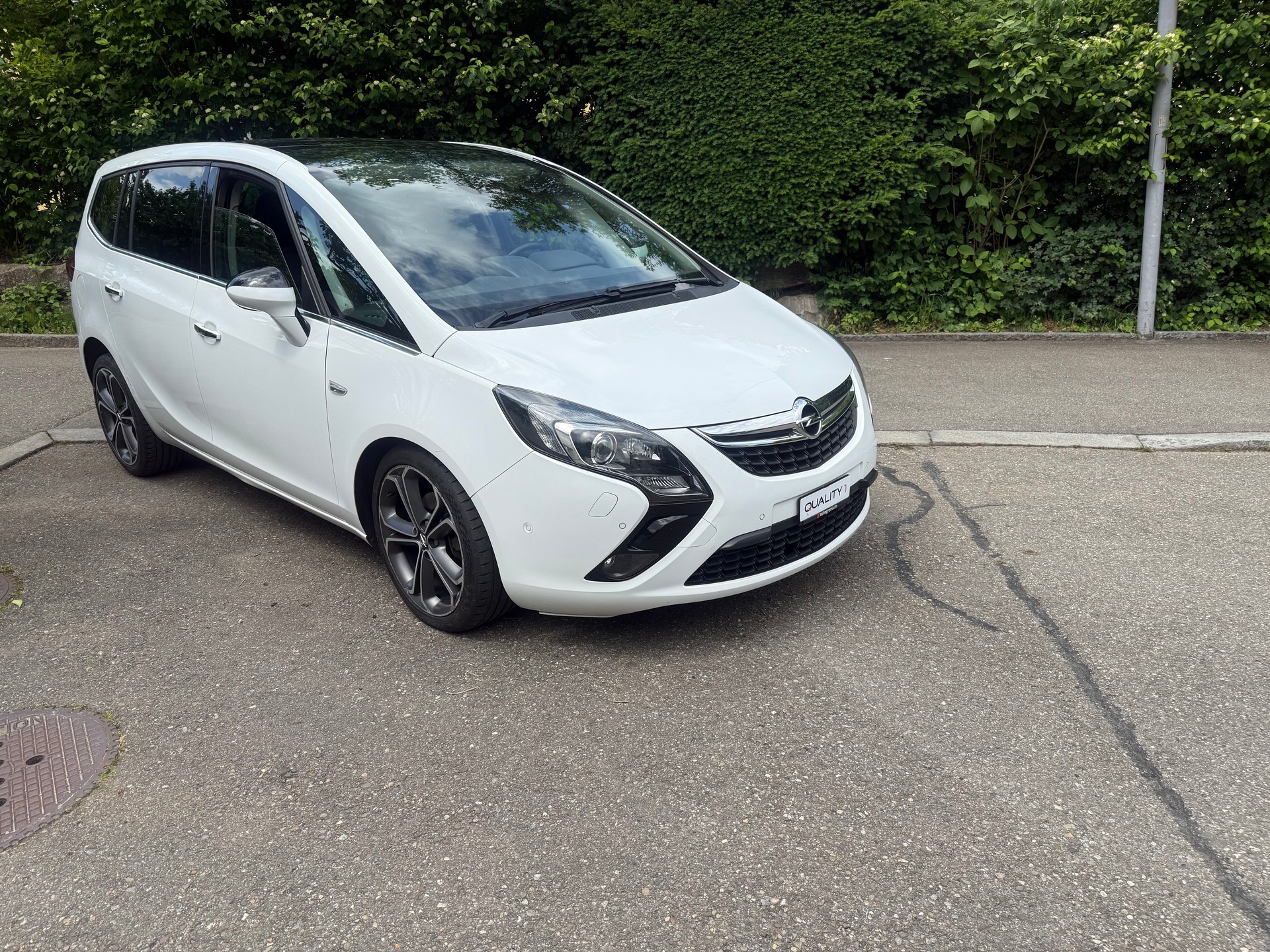 OPEL Zafira Tourer 1.4i 16V Cosmo-image-1