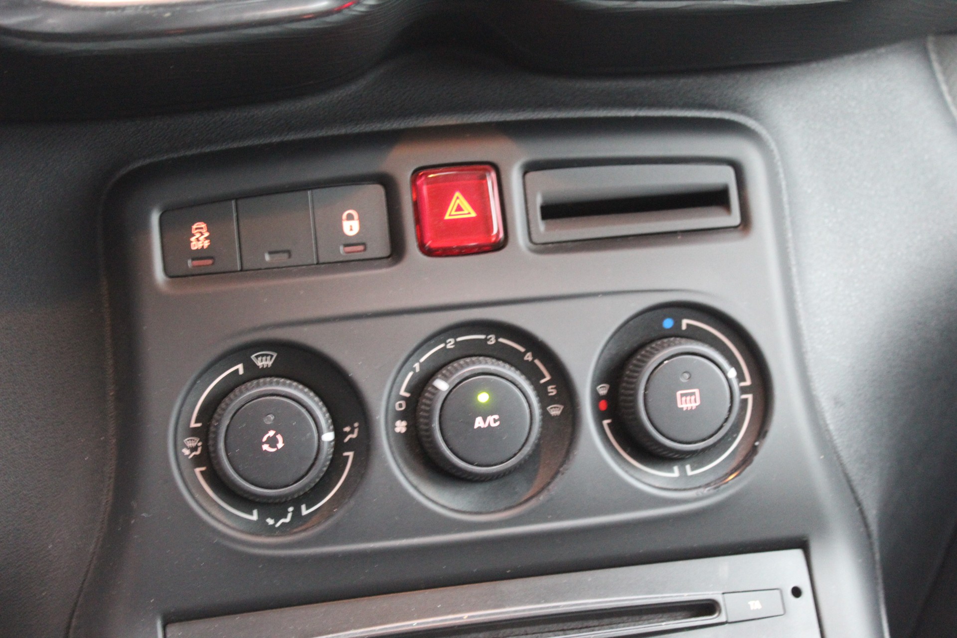 CITROEN C3 Picasso 1.4i 16V Attraction-image-15