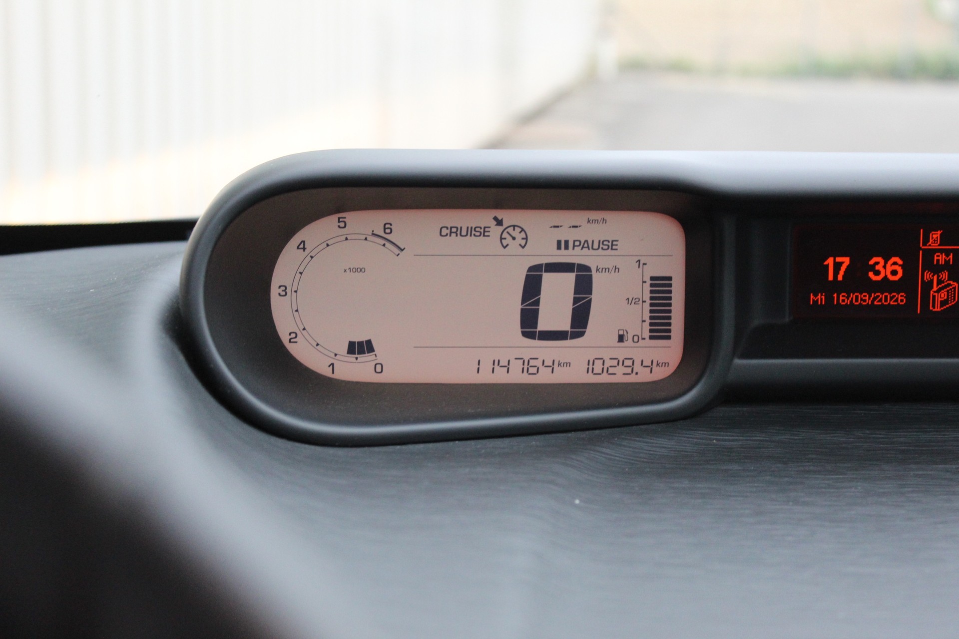 CITROEN C3 Picasso 1.4i 16V Attraction-image-14