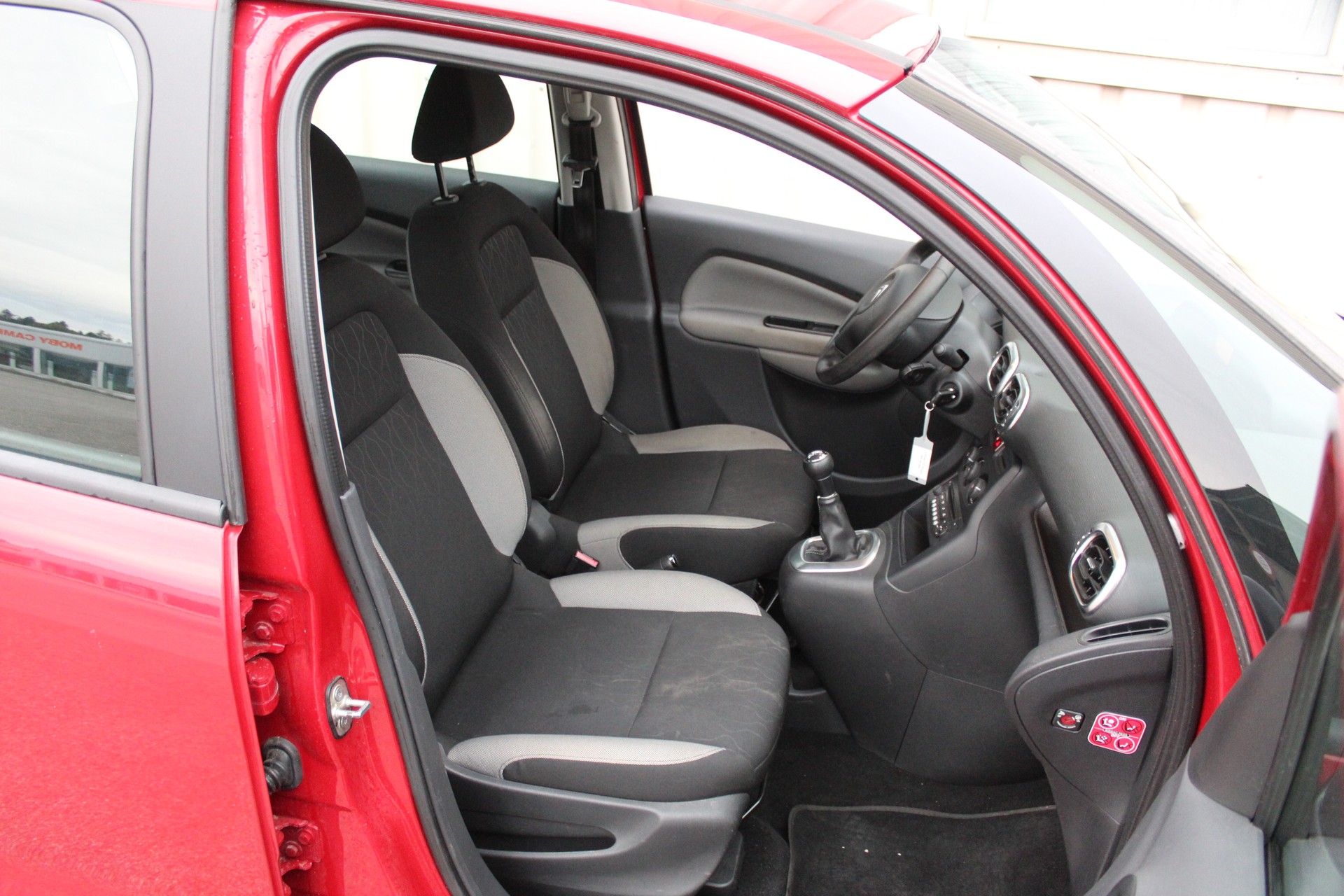 CITROEN C3 Picasso 1.4i 16V Attraction-image-10