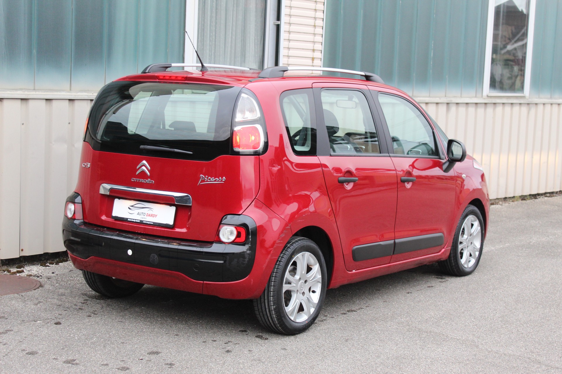 CITROEN C3 Picasso 1.4i 16V Attraction-image-2
