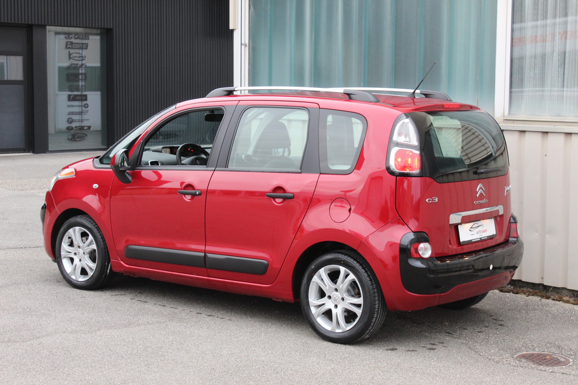 CITROEN C3 Picasso 1.4i 16V Attraction-image-4