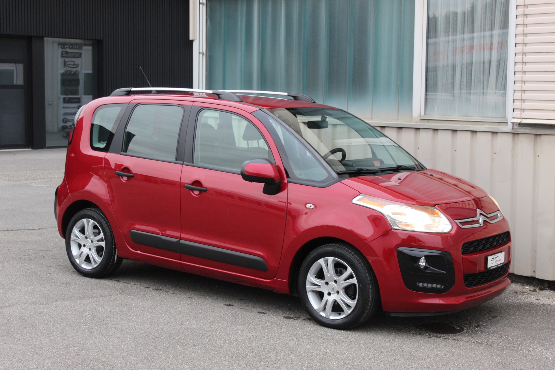 CITROEN C3 Picasso 1.4i 16V Attraction-image-0