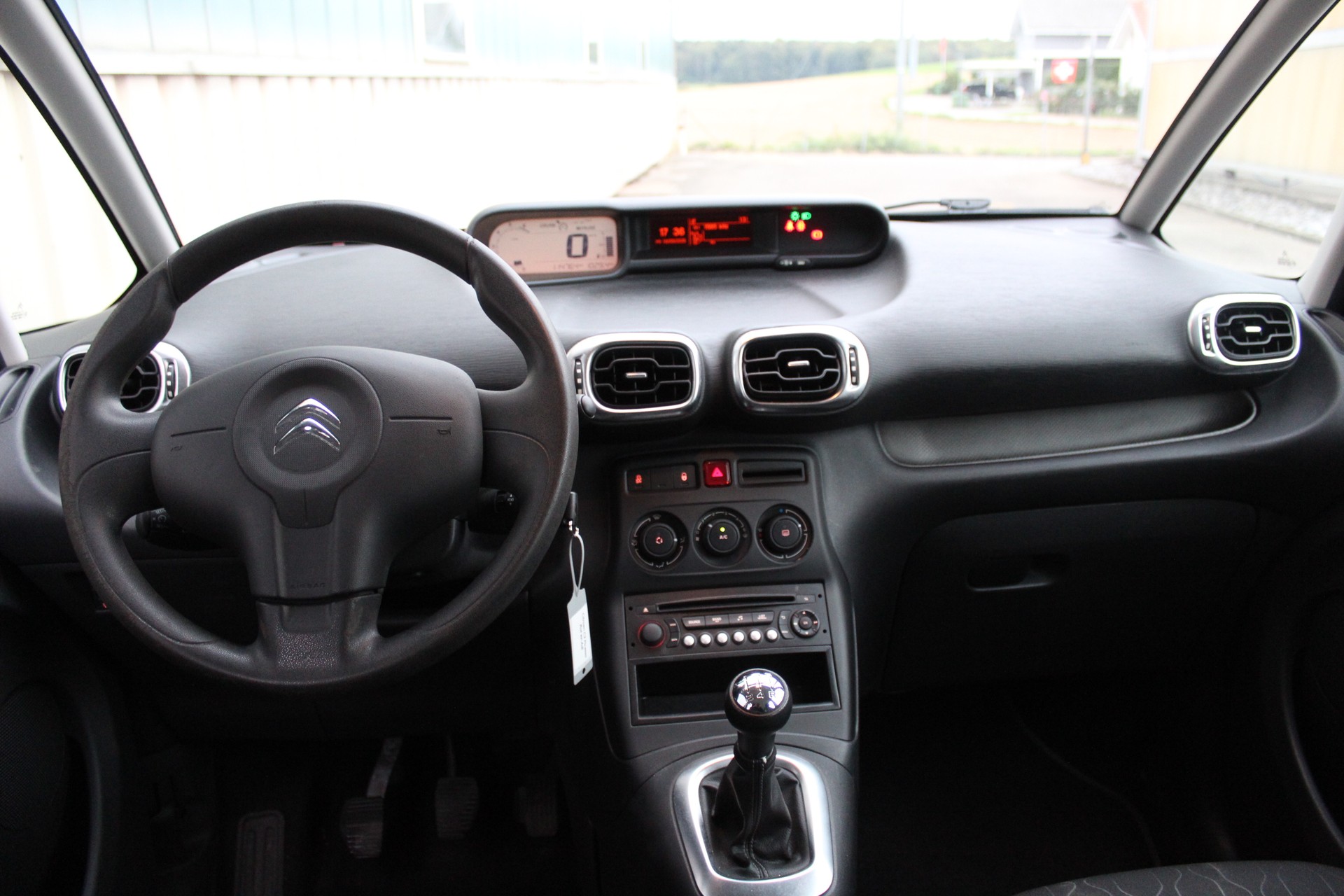 CITROEN C3 Picasso 1.4i 16V Attraction-image-13