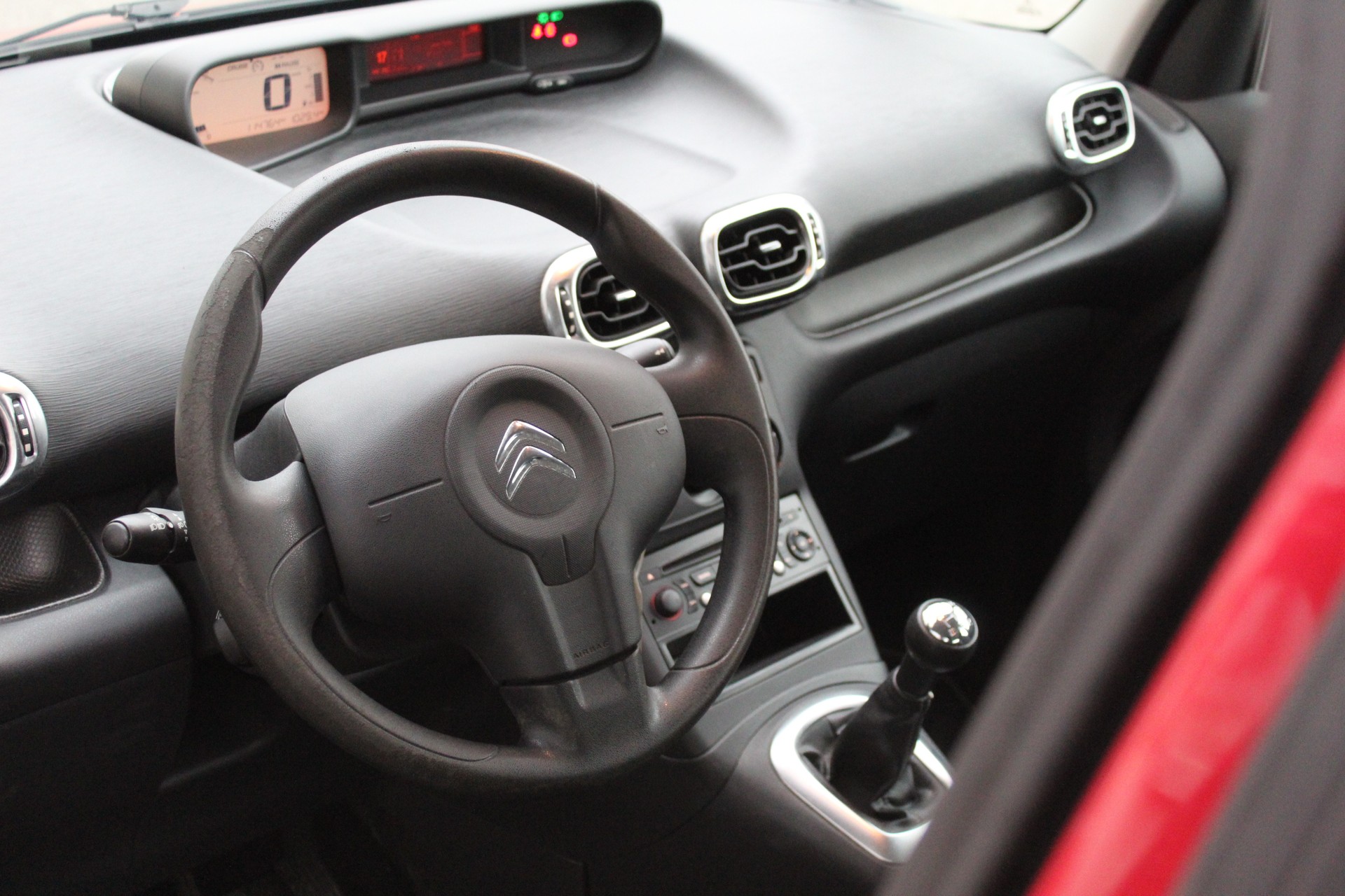 CITROEN C3 Picasso 1.4i 16V Attraction-image-12
