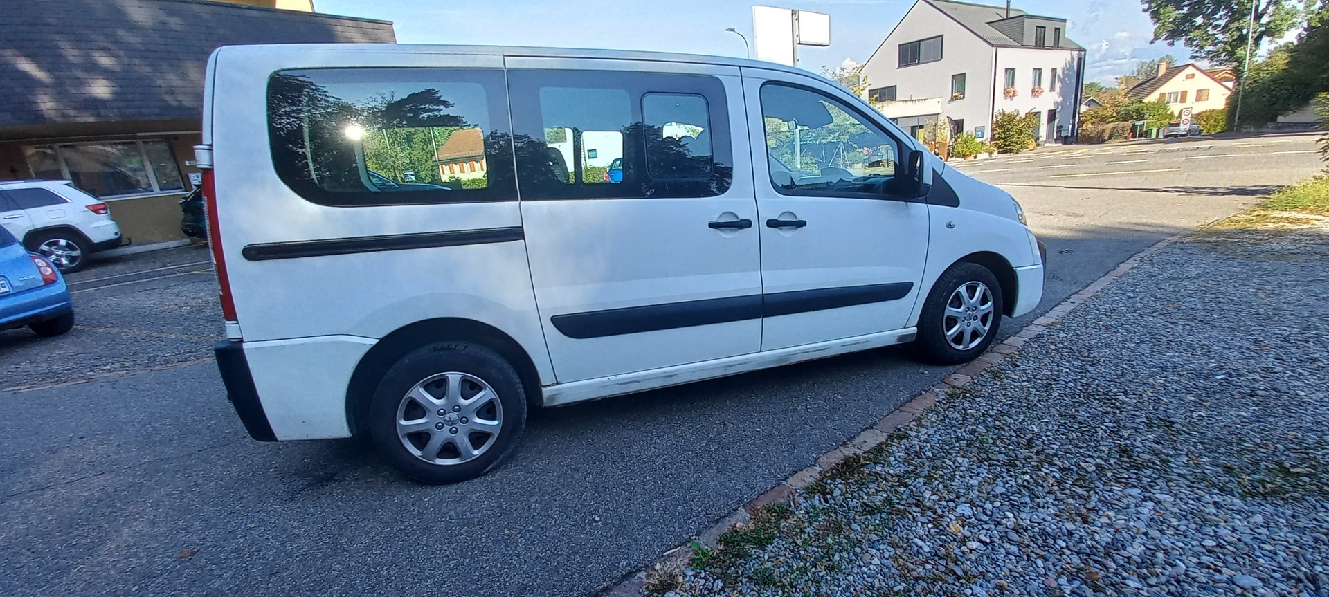 PEUGEOT Expert Tepee 2.0 HDi Confort L2-image-6