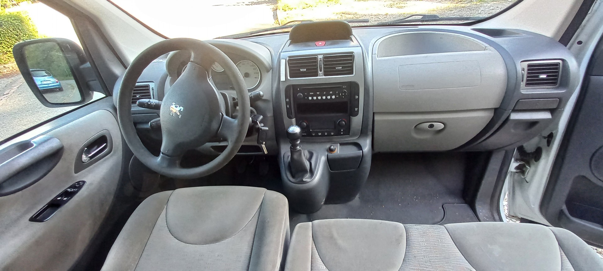 PEUGEOT Expert Tepee 2.0 HDi Confort L2-image-10