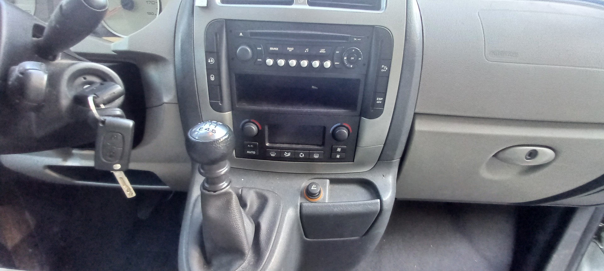 PEUGEOT Expert Tepee 2.0 HDi Confort L2-image-11