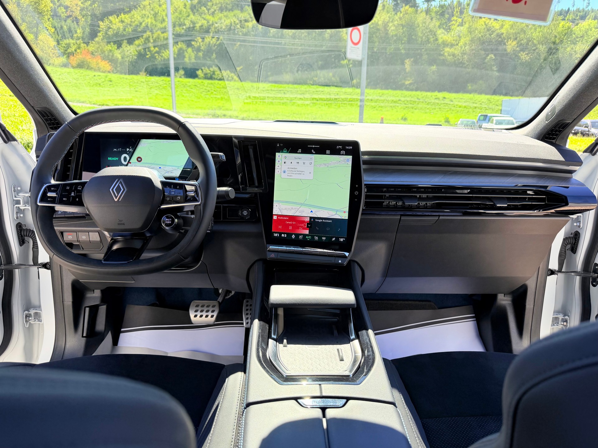 RENAULT RAFALE 300 PS. 1.2 E-TECH PLUG-IN HYBRIDE 300 4x4 ALPINE ATELIER. CH WAGEN. MIT VOLLGARANTIE.-image-3