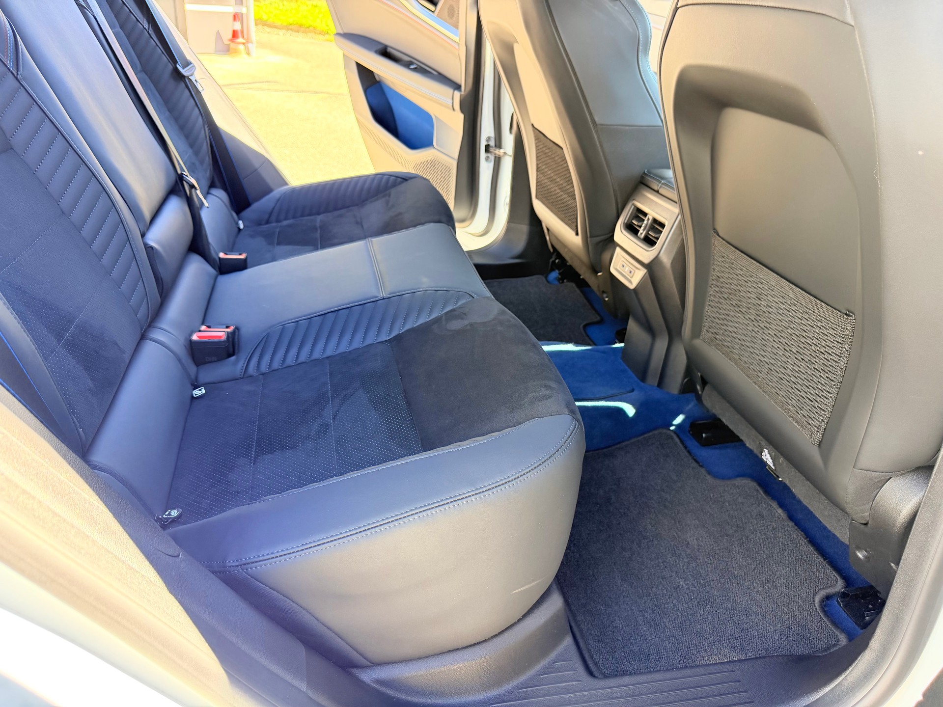RENAULT RAFALE 300 PS. 1.2 E-TECH PLUG-IN HYBRIDE 300 4x4 ALPINE ATELIER. CH WAGEN. MIT VOLLGARANTIE.-image-4