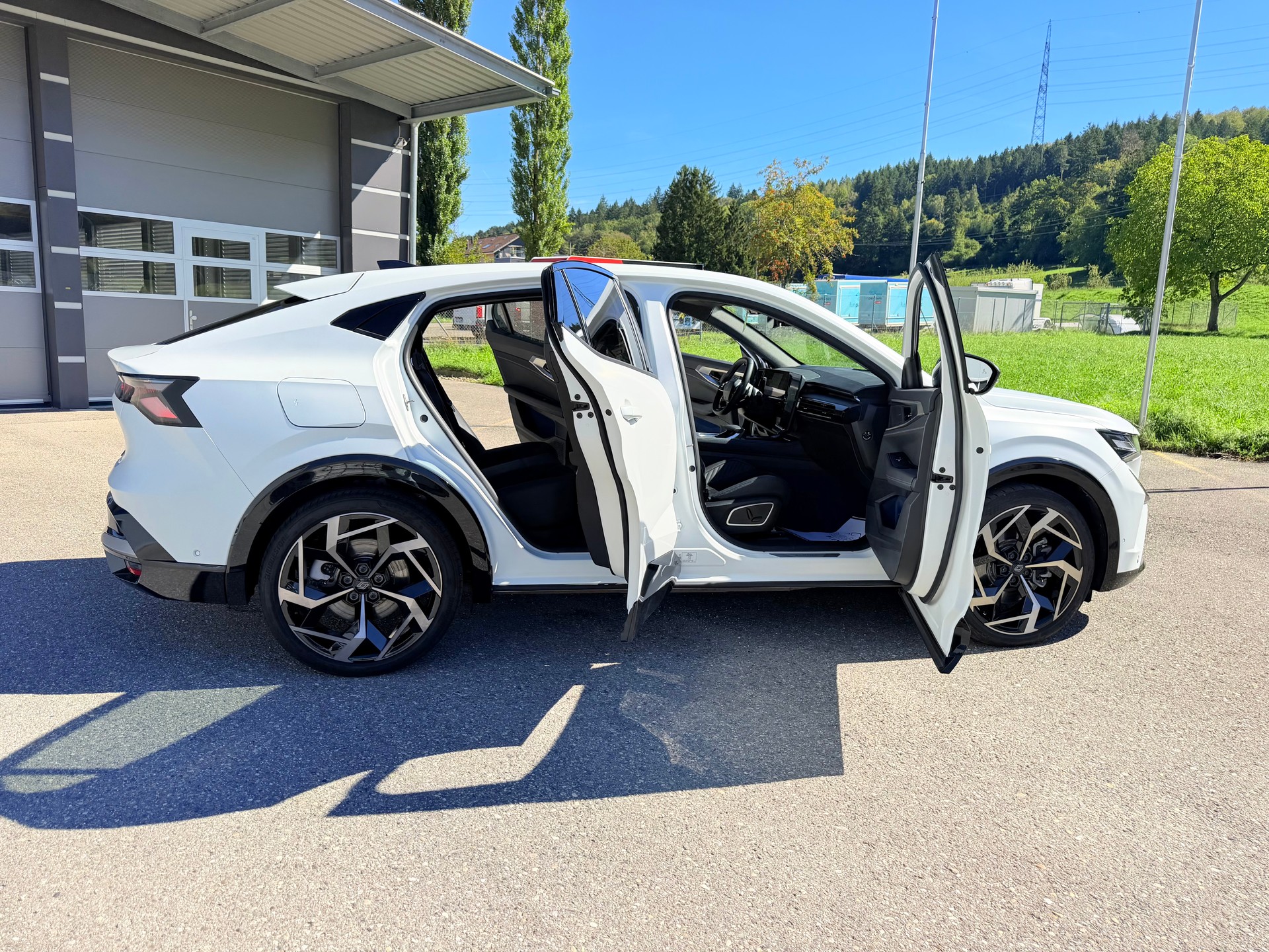 RENAULT RAFALE 300 PS. 1.2 E-TECH PLUG-IN HYBRIDE 300 4x4 ALPINE ATELIER. CH WAGEN. MIT VOLLGARANTIE.-image-39