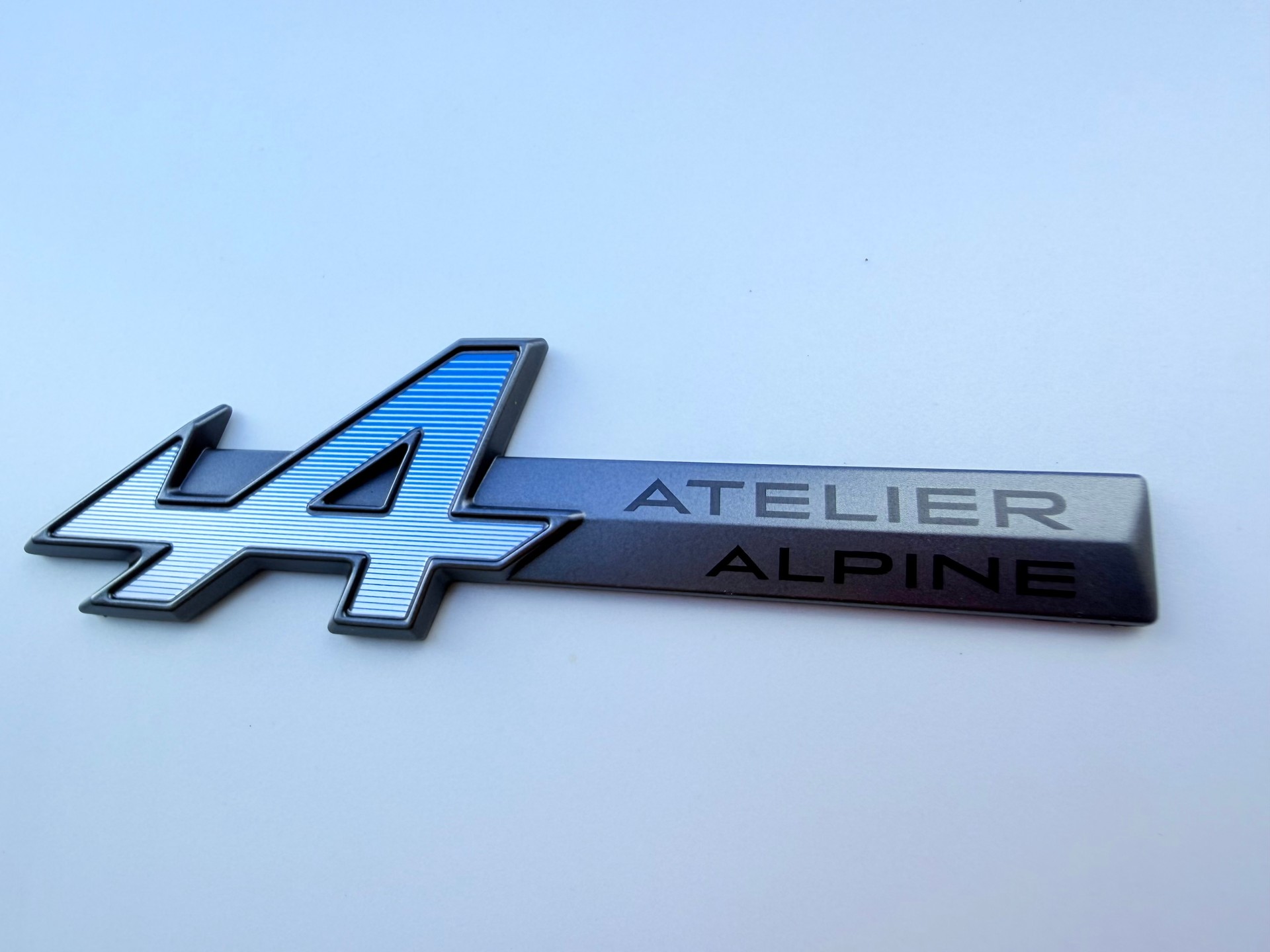 RENAULT RAFALE 300 PS. 1.2 E-TECH PLUG-IN HYBRIDE 300 4x4 ALPINE ATELIER. CH WAGEN. MIT VOLLGARANTIE.-image-18