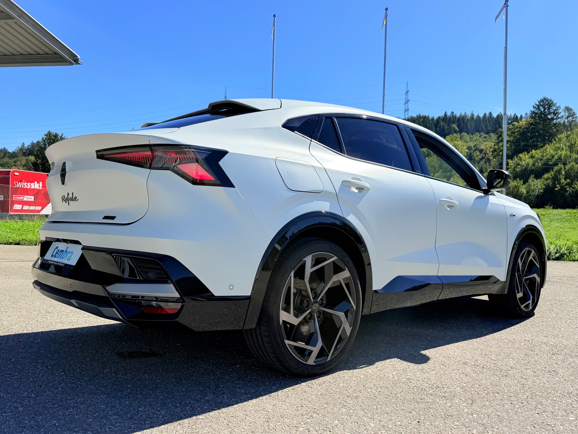 RENAULT RAFALE 300 PS. 1.2 E-TECH PLUG-IN HYBRIDE 300 4x4 ALPINE ATELIER. CH WAGEN. MIT VOLLGARANTIE.-image-2