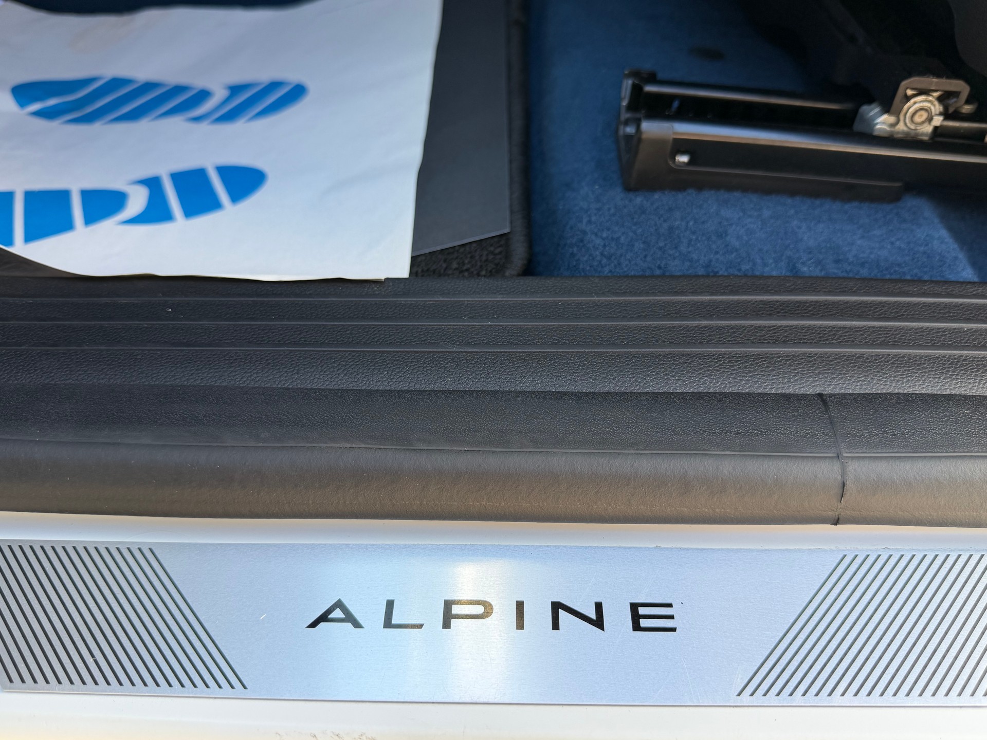 RENAULT RAFALE 300 PS. 1.2 E-TECH PLUG-IN HYBRIDE 300 4x4 ALPINE ATELIER. CH WAGEN. MIT VOLLGARANTIE.-image-42