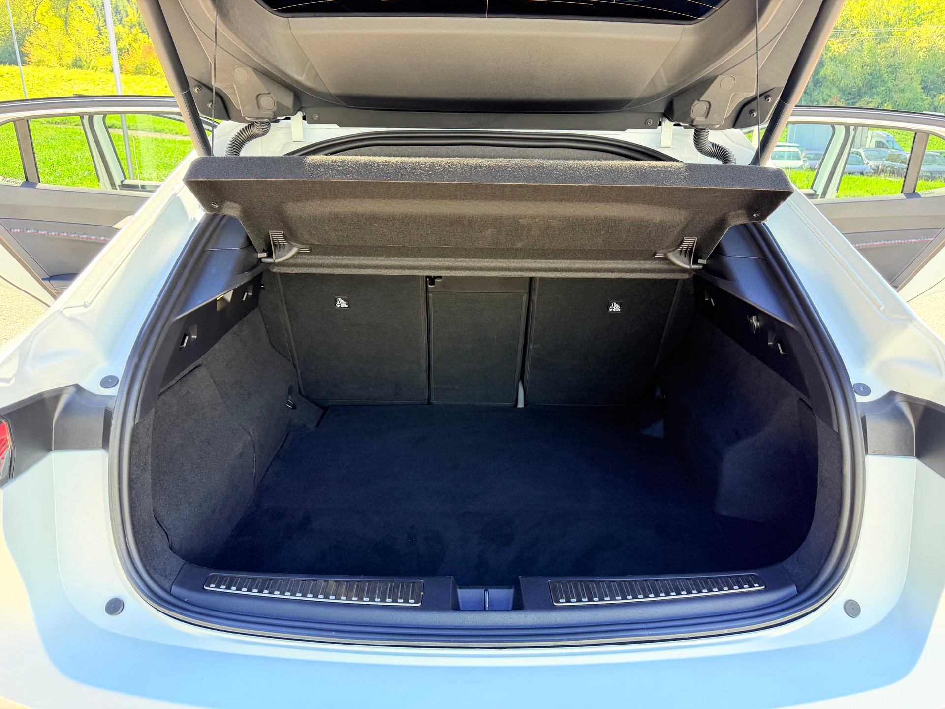 RENAULT RAFALE 300 PS. 1.2 E-TECH PLUG-IN HYBRIDE 300 4x4 ALPINE ATELIER. CH WAGEN. MIT VOLLGARANTIE.-image-35