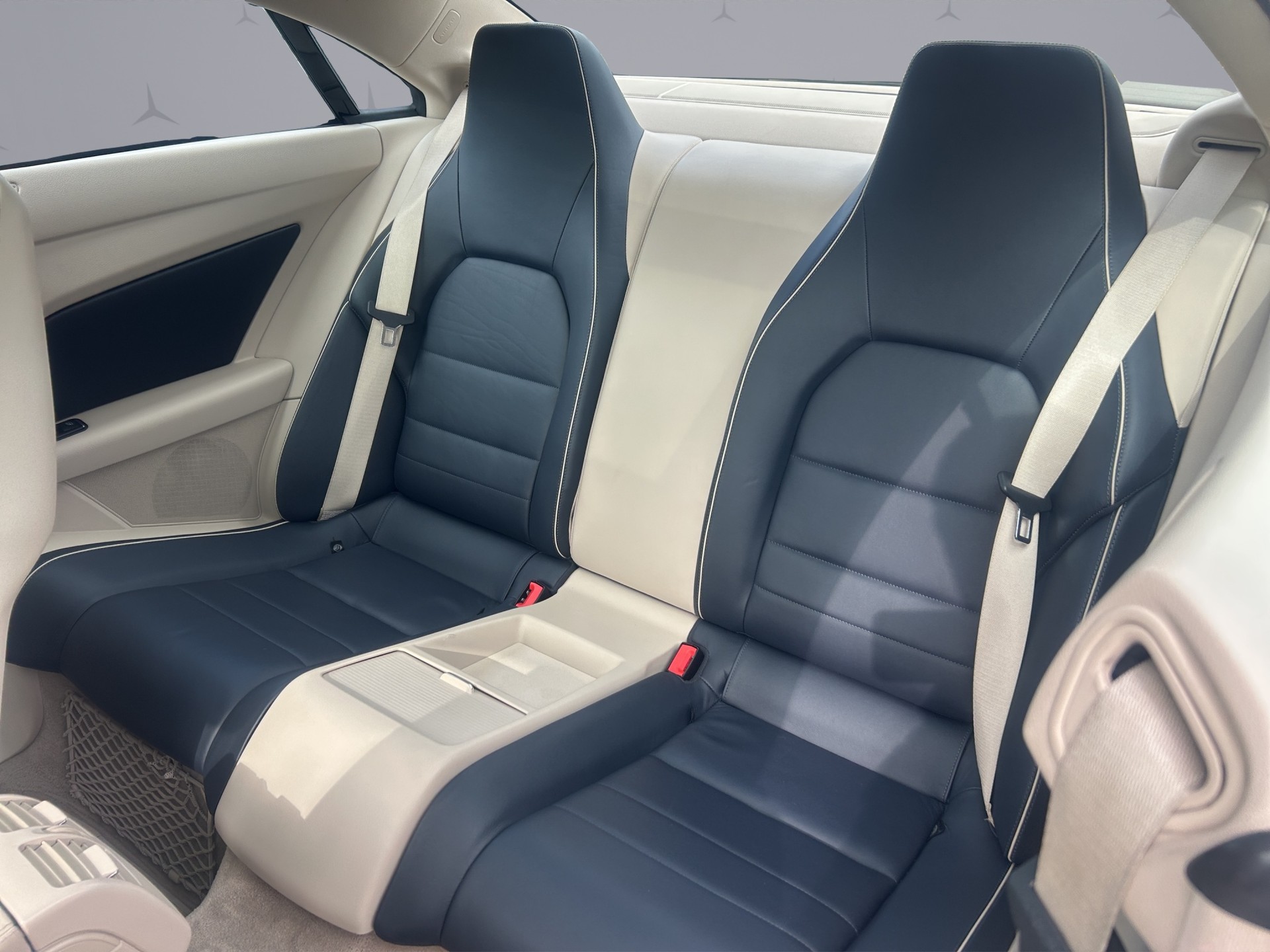MERCEDES-BENZ E 350 4Matic Coupé-image-9