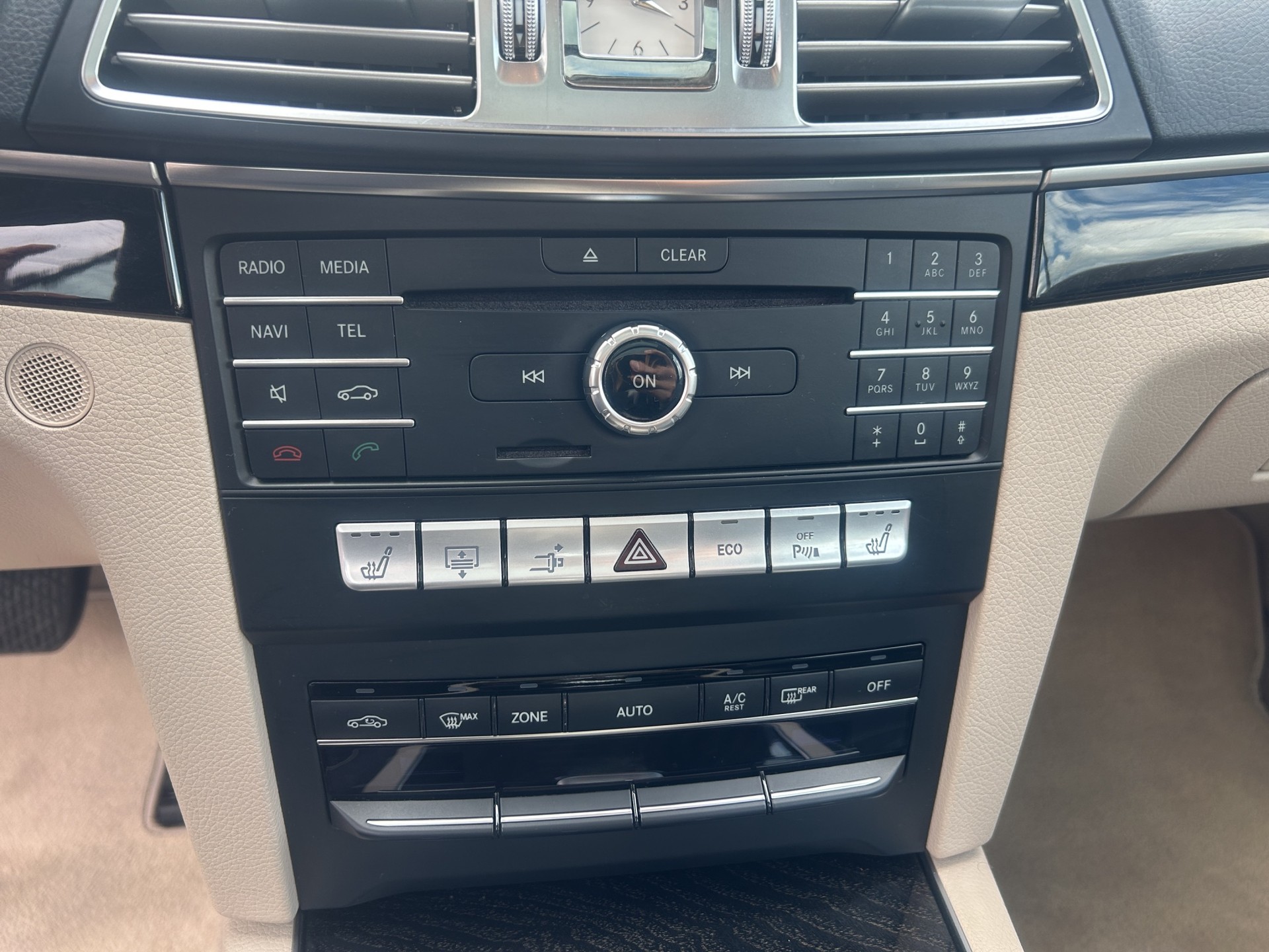 MERCEDES-BENZ E 350 4Matic Coupé-image-13