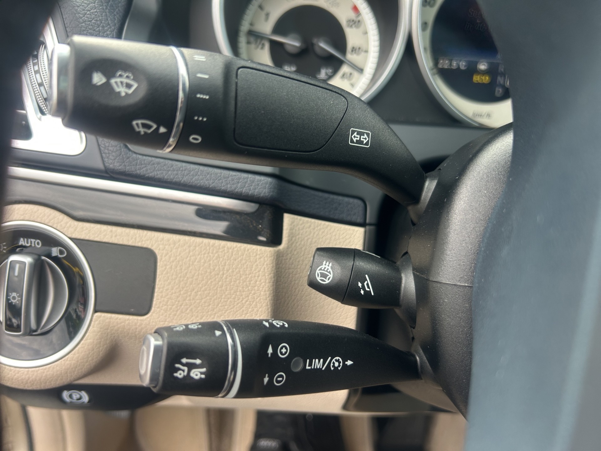 MERCEDES-BENZ E 350 4Matic Coupé-image-19