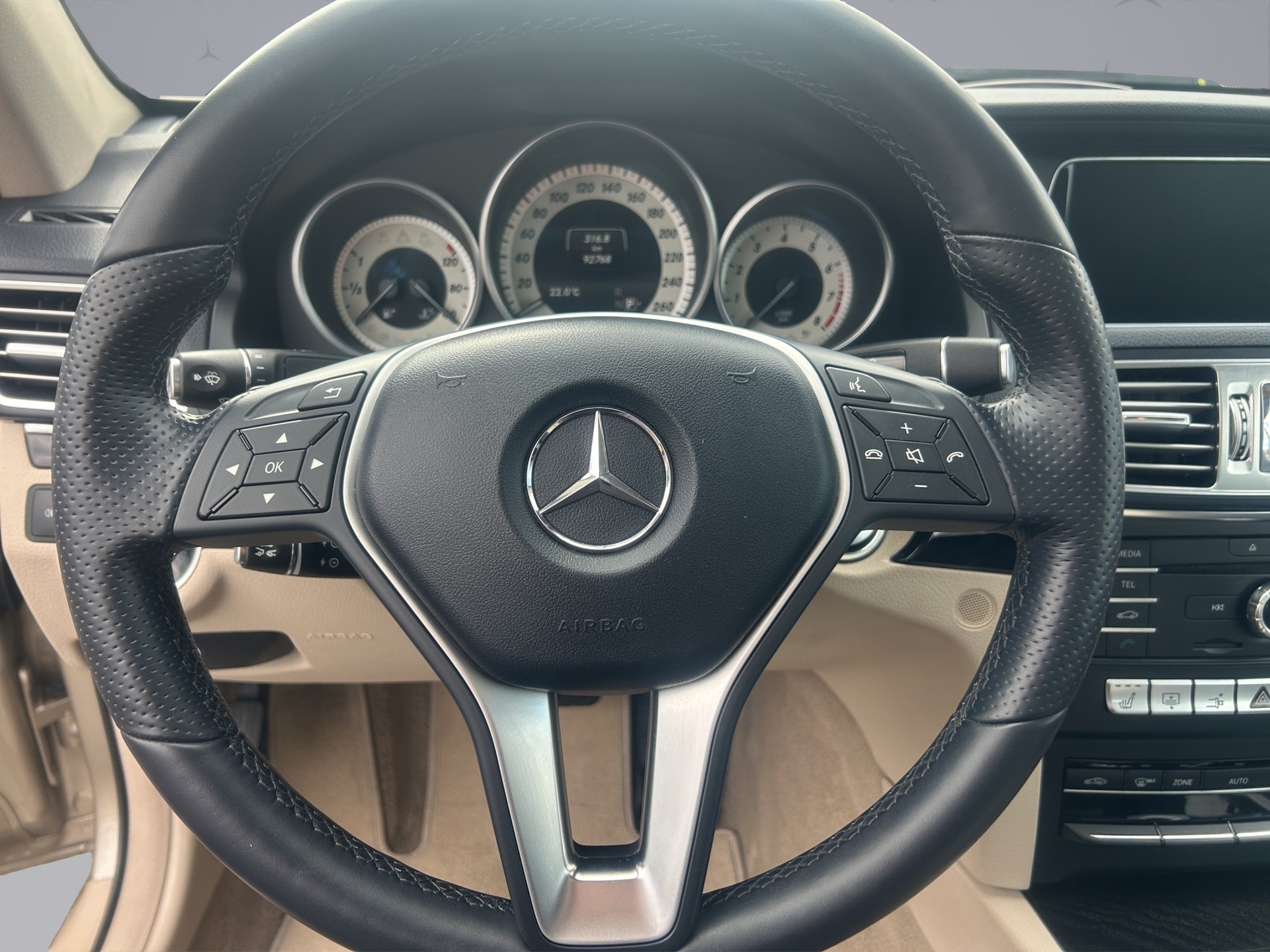 MERCEDES-BENZ E 350 4Matic Coupé-image-11