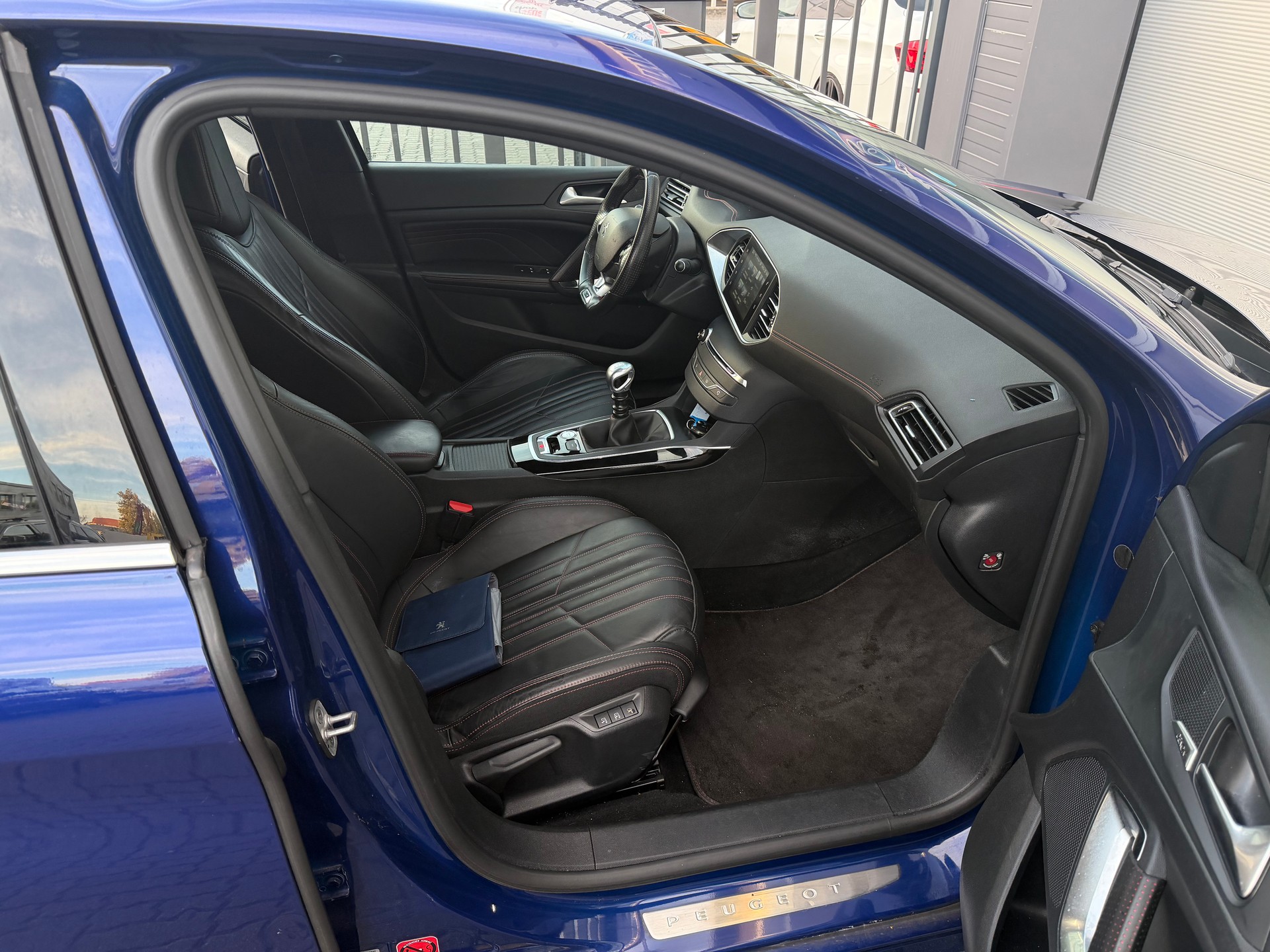 PEUGEOT 308 1.6 e-THP GT-image-12