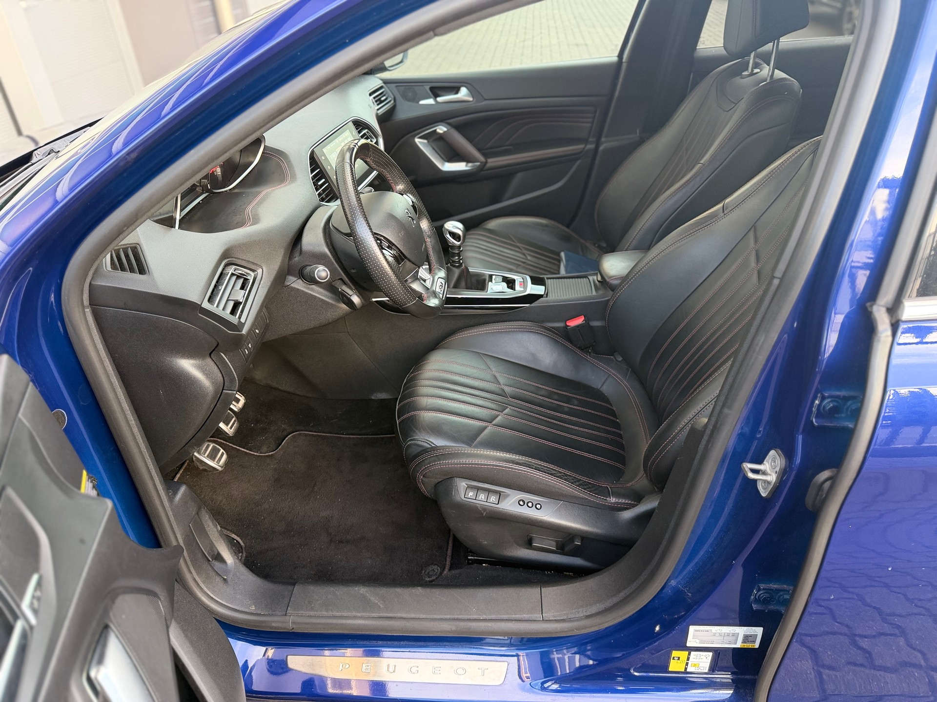 PEUGEOT 308 1.6 e-THP GT-image-9