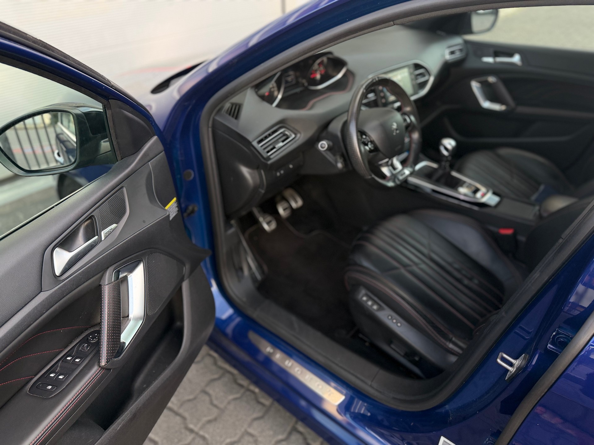 PEUGEOT 308 1.6 e-THP GT-image-8