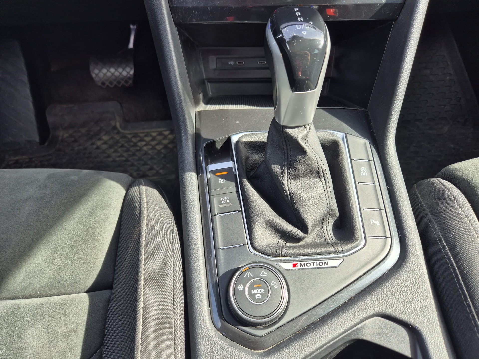 VW Tiguan 2.0 TDI SCR Life 4Motion DSG-image-8