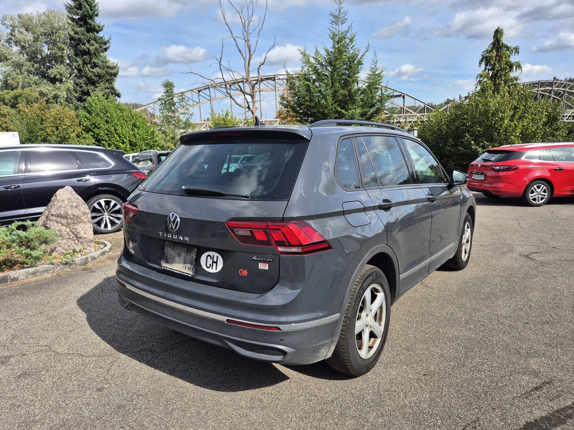 VW Tiguan 2.0 TDI SCR Life 4Motion DSG-image-2