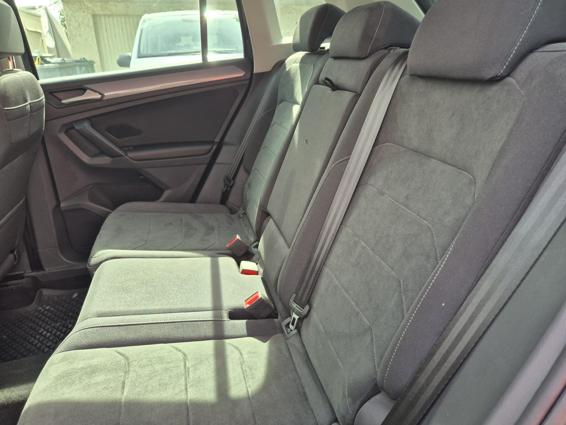 VW Tiguan 2.0 TDI SCR Life 4Motion DSG-image-5