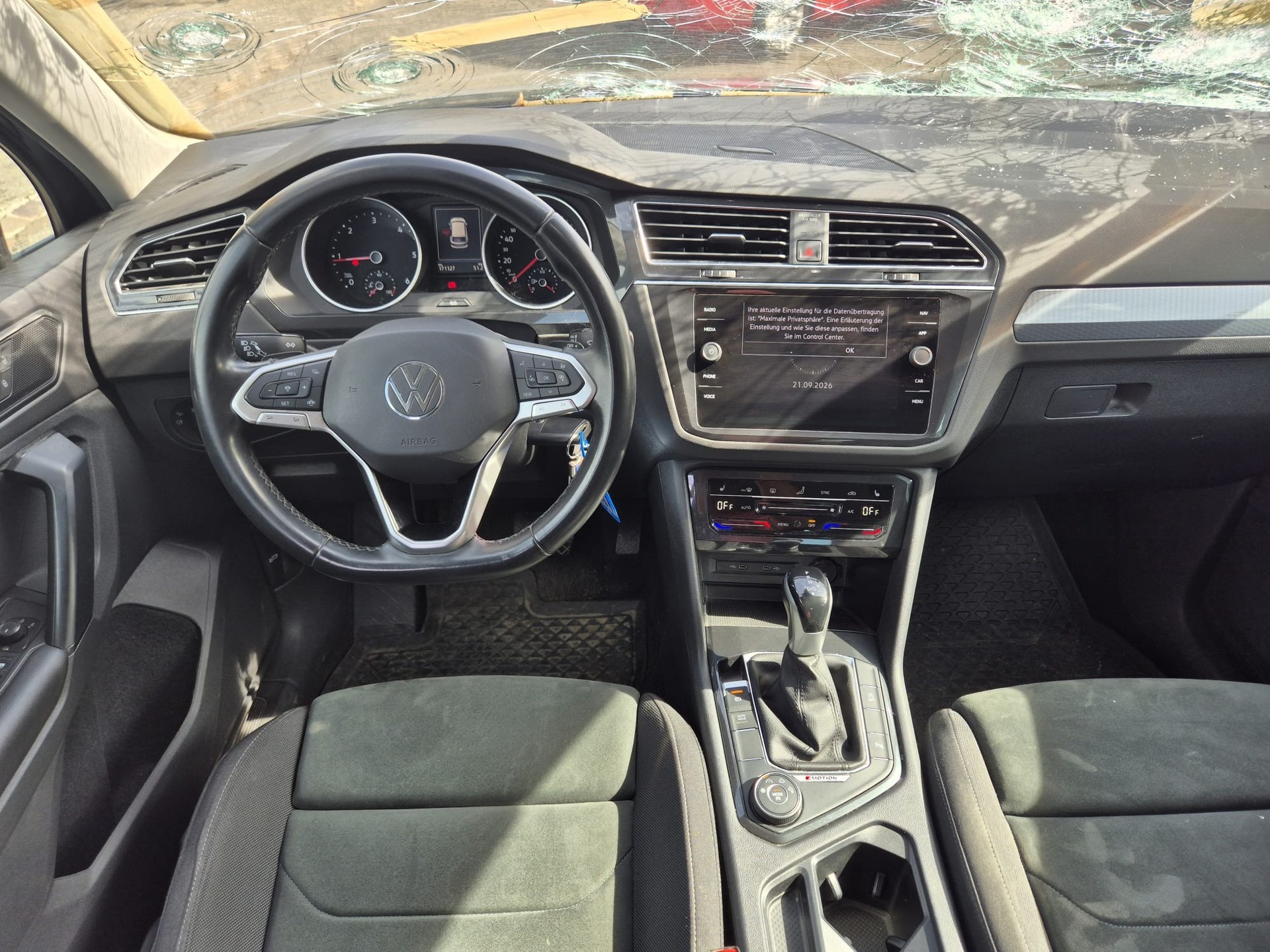 VW Tiguan 2.0 TDI SCR Life 4Motion DSG-image-7