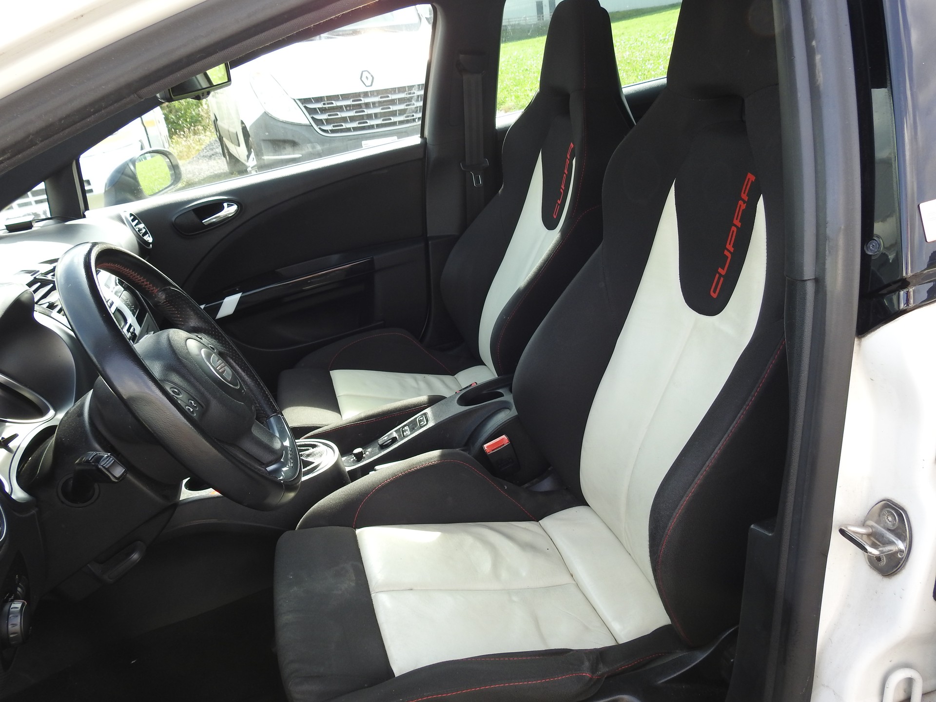 SEAT Leon Cupra 2.0 TSI World Champion Edition-image-11