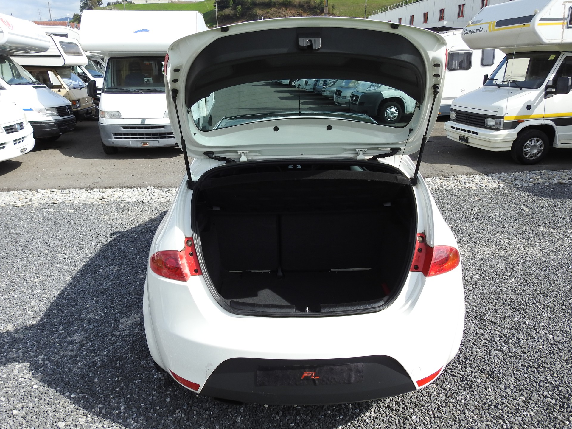 SEAT Leon Cupra 2.0 TSI World Champion Edition-image-8